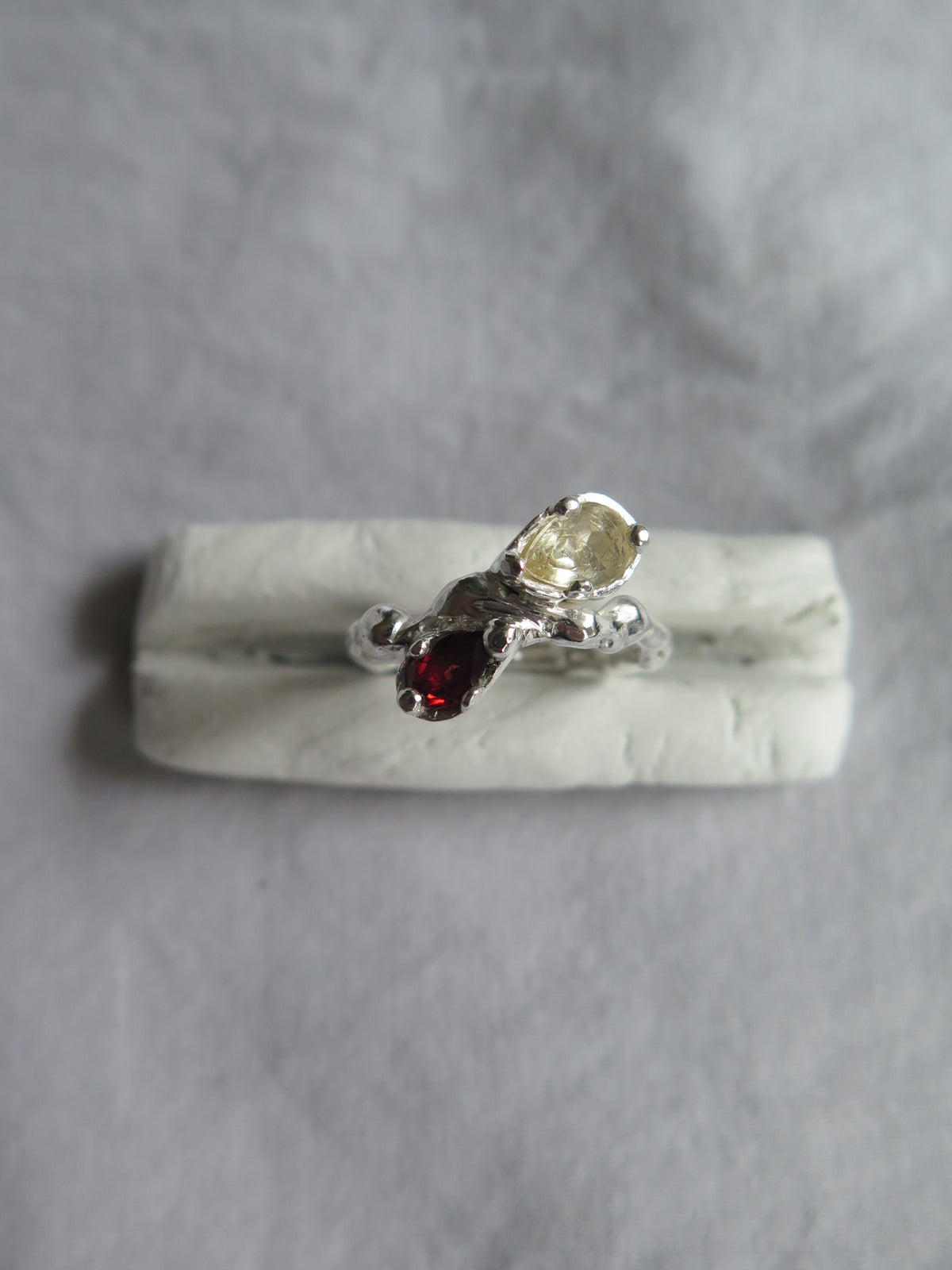Anillo Hebras Granate Citrino