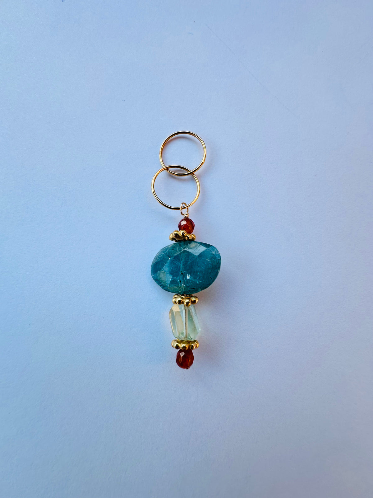 Charm gold Cianita